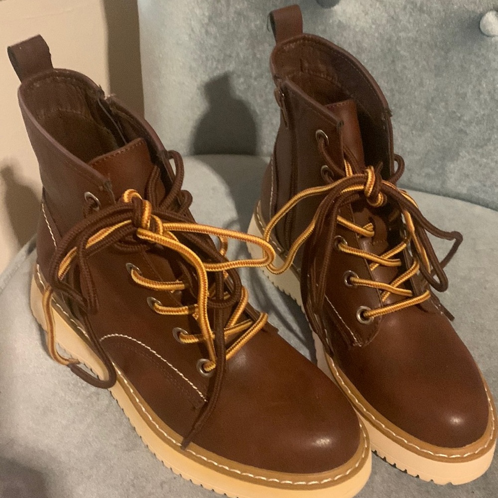 Madden girl boots brand new size 7